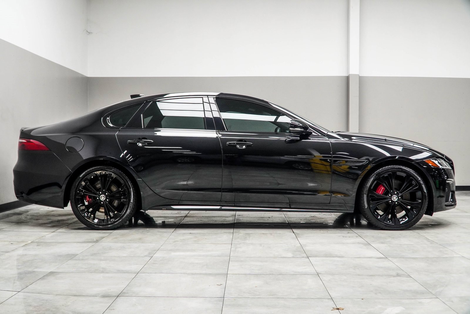 Used 2024 Jaguar XF R-Dynamic SE image 6