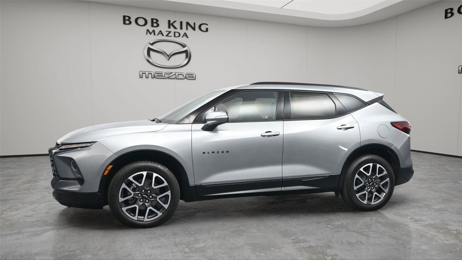 Used 2025 Chevrolet Blazer RS FWD image 3