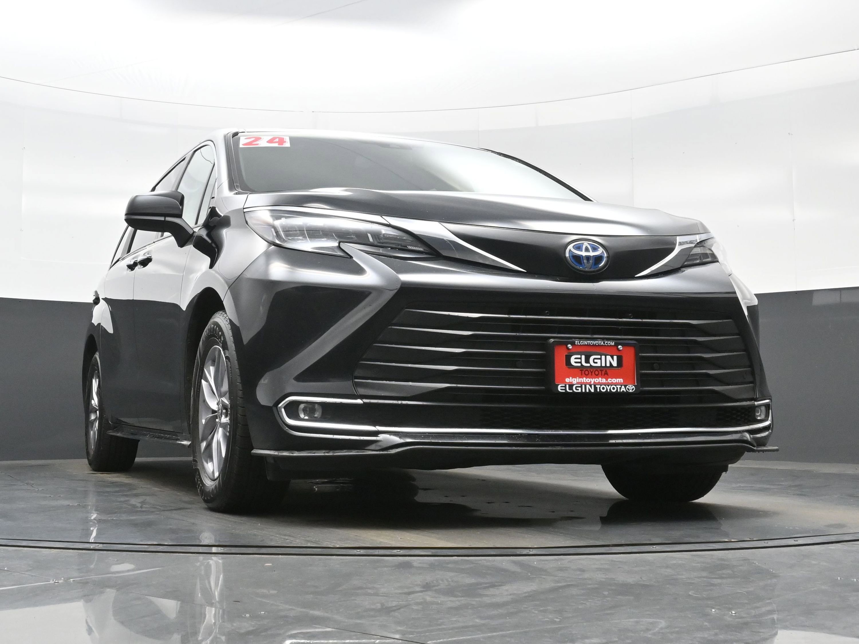 Used 2024 Toyota Sienna XLE AWD/4WD image 28