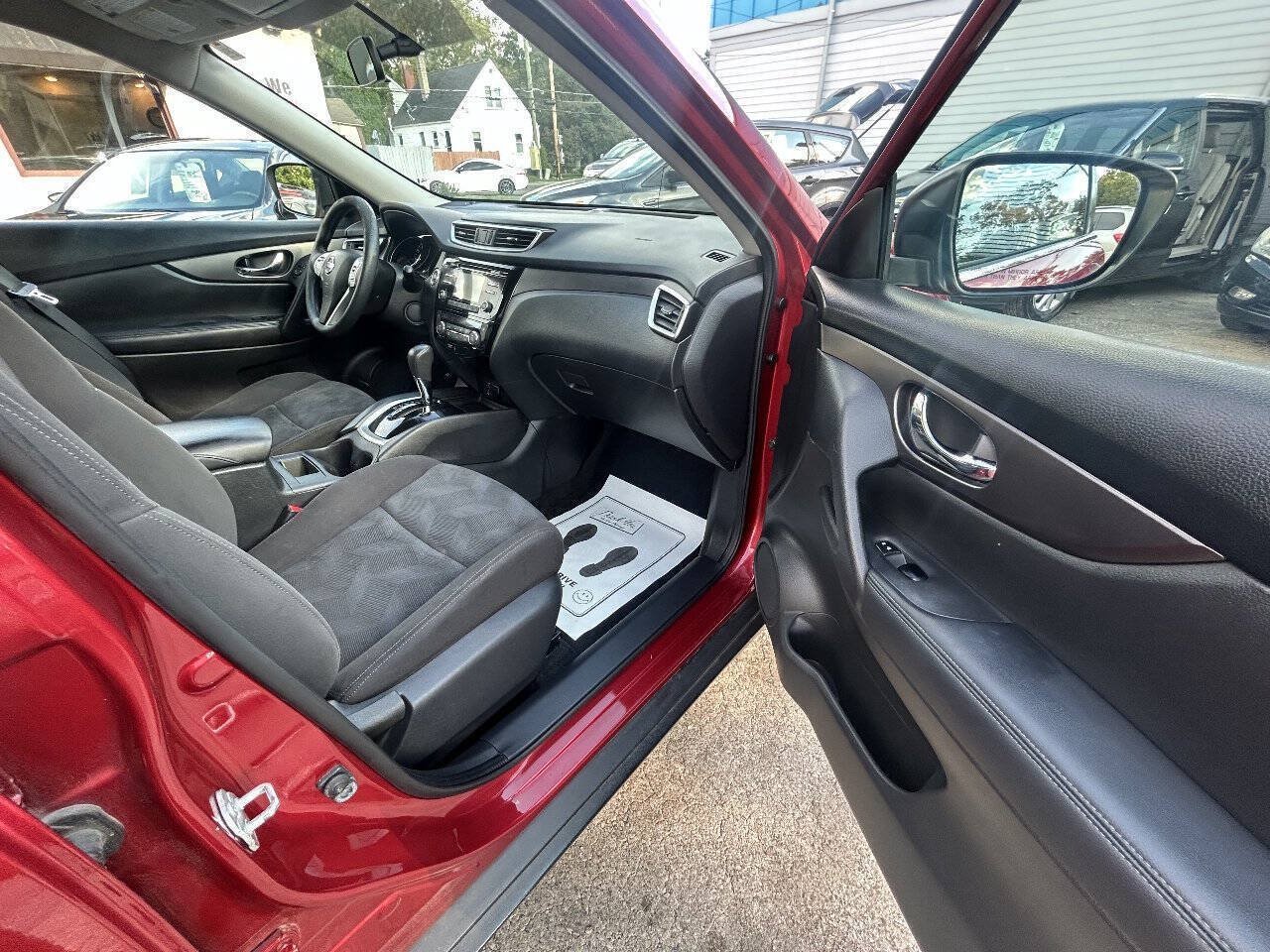 Used 2016 Nissan Rogue SV FWD image 9