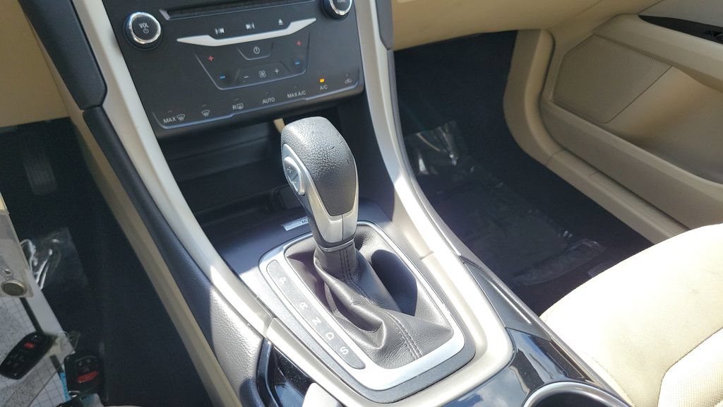 Used 2014 Ford Fusion SE FWD image 15