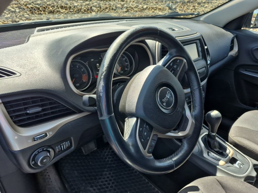 Used 2015 Jeep Cherokee Latitude w/ Cold Weather Group image 10