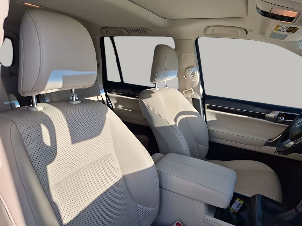 Used 2023 Lexus GX 460 Luxury w/ Sport Design Package image 15