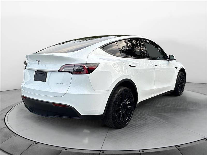 Used 2023 Tesla Model Y Long Range image 5