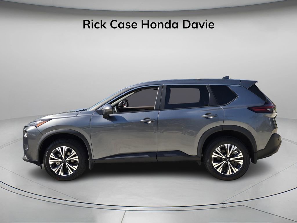 Used 2023 Nissan Rogue SV image 4