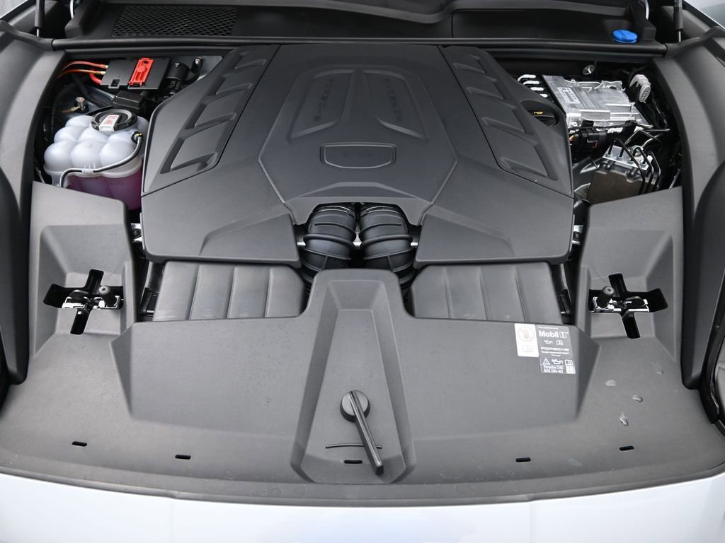 Certified 2025 Porsche Cayenne GTS image 17