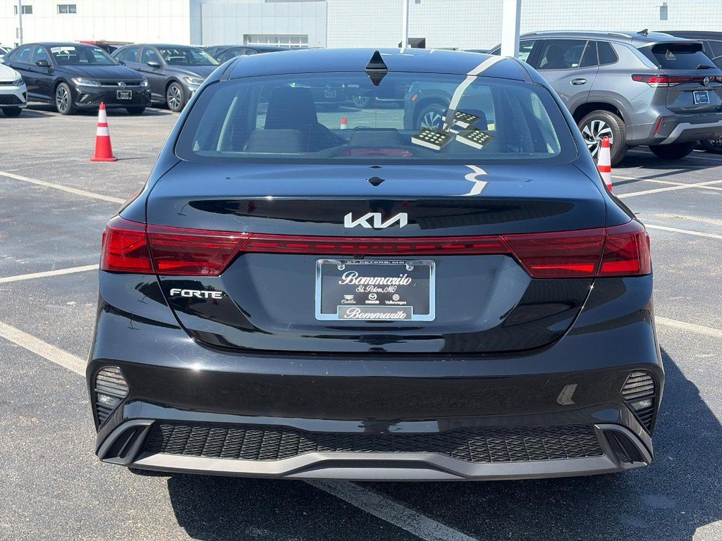 Used 2023 Kia Forte LXS FWD image 4