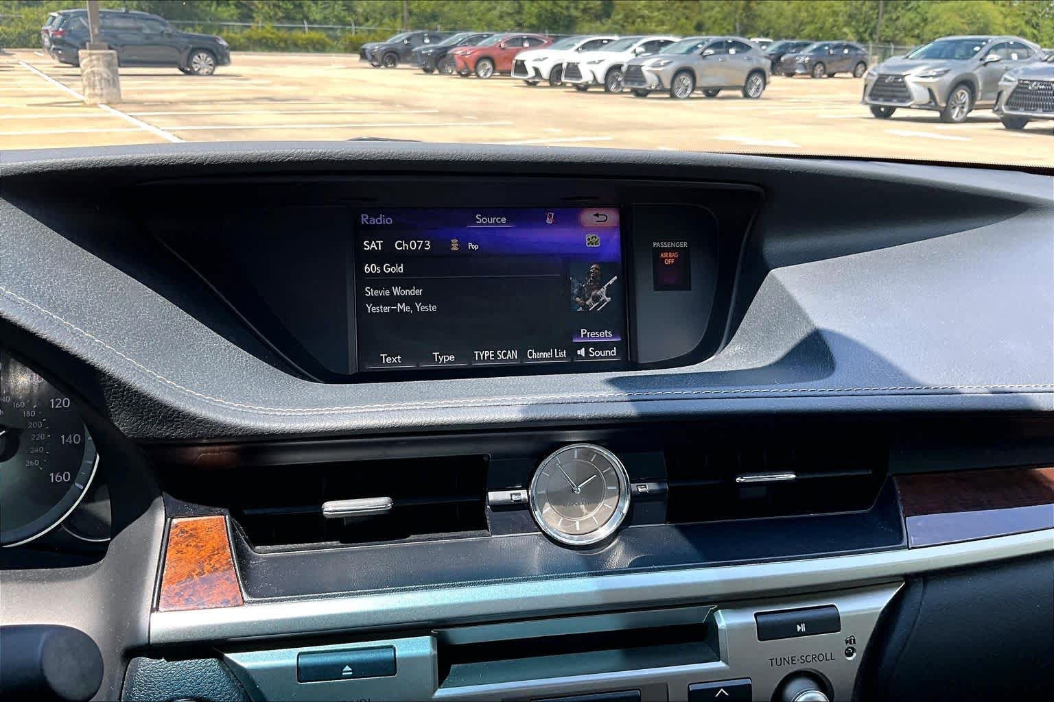 Used 2018 Lexus ES 350 w/ Luxury Package w/Wood Trim FWD image 33