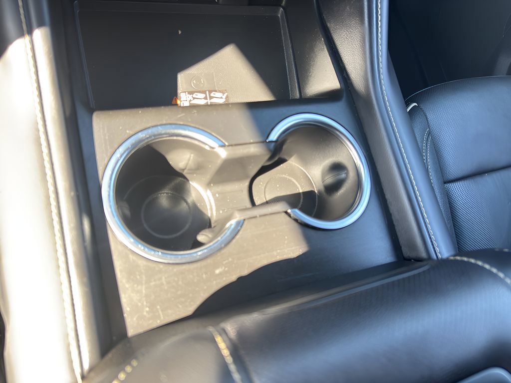 Used 2024 GMC Yukon SLT image 16