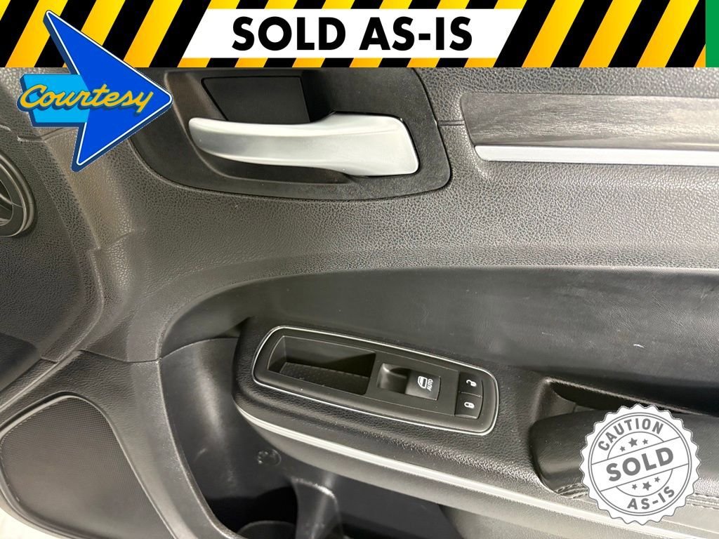 Used 2019 Chrysler 300 Touring w/ Chrome Appearance Package RWD image 13