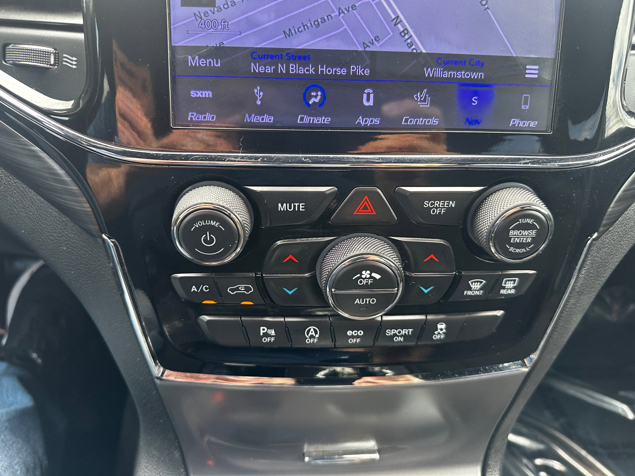 Used 2019 Jeep Grand Cherokee Laredo image 14