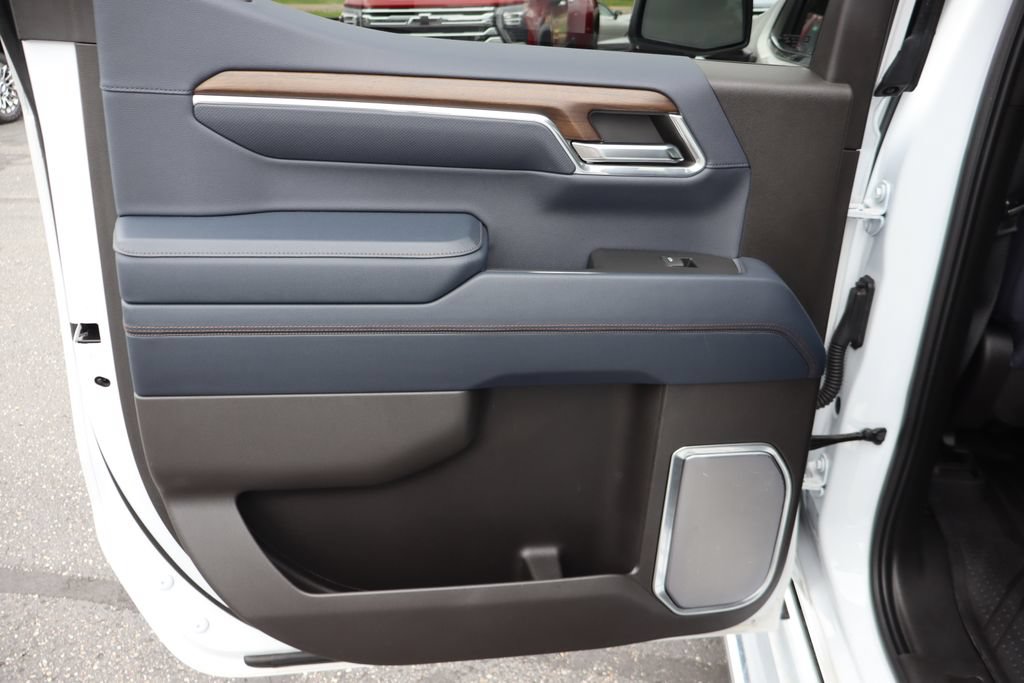Used 2023 Chevrolet Silverado 1500 High Country w/ High Country Premium Package AWD/4WD image 27