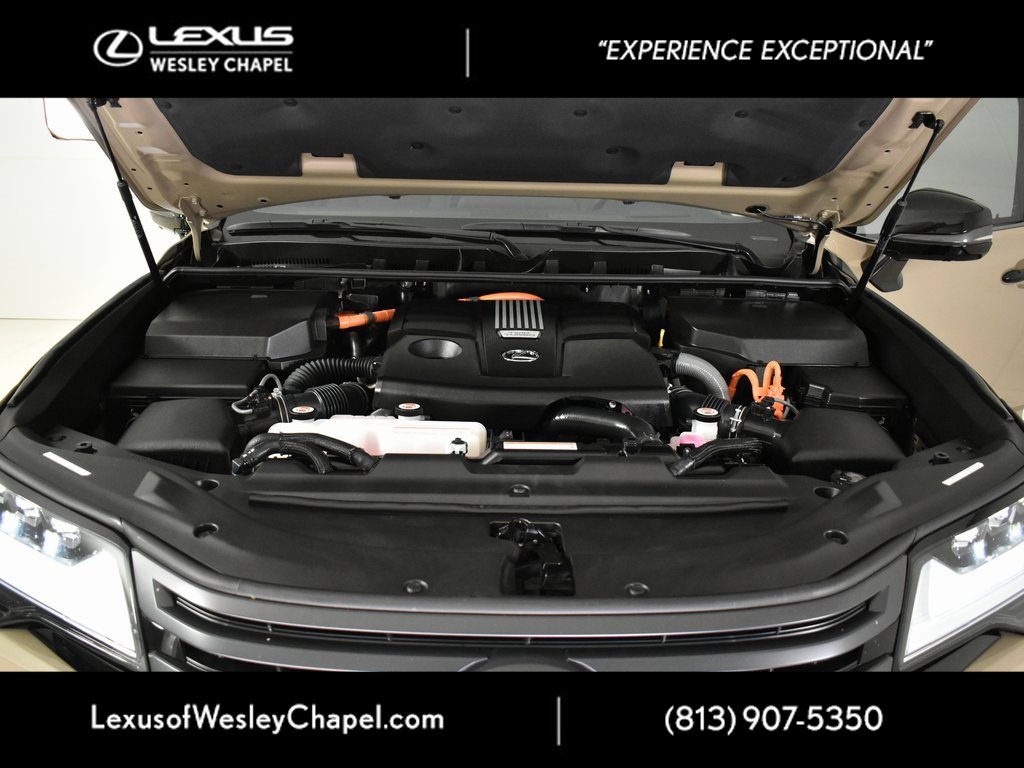 Used 2025 Lexus LX 700h Overtrail image 12
