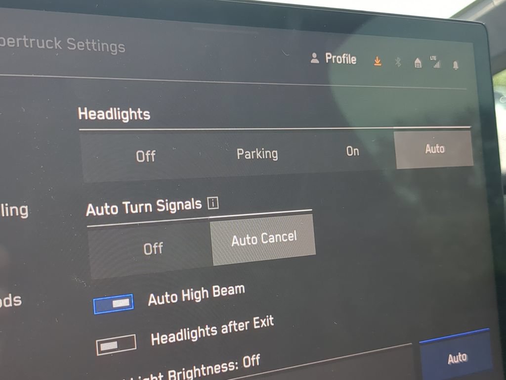 Used 2024 Tesla Cybertruck Cyberbeast AWD/4WD image 25