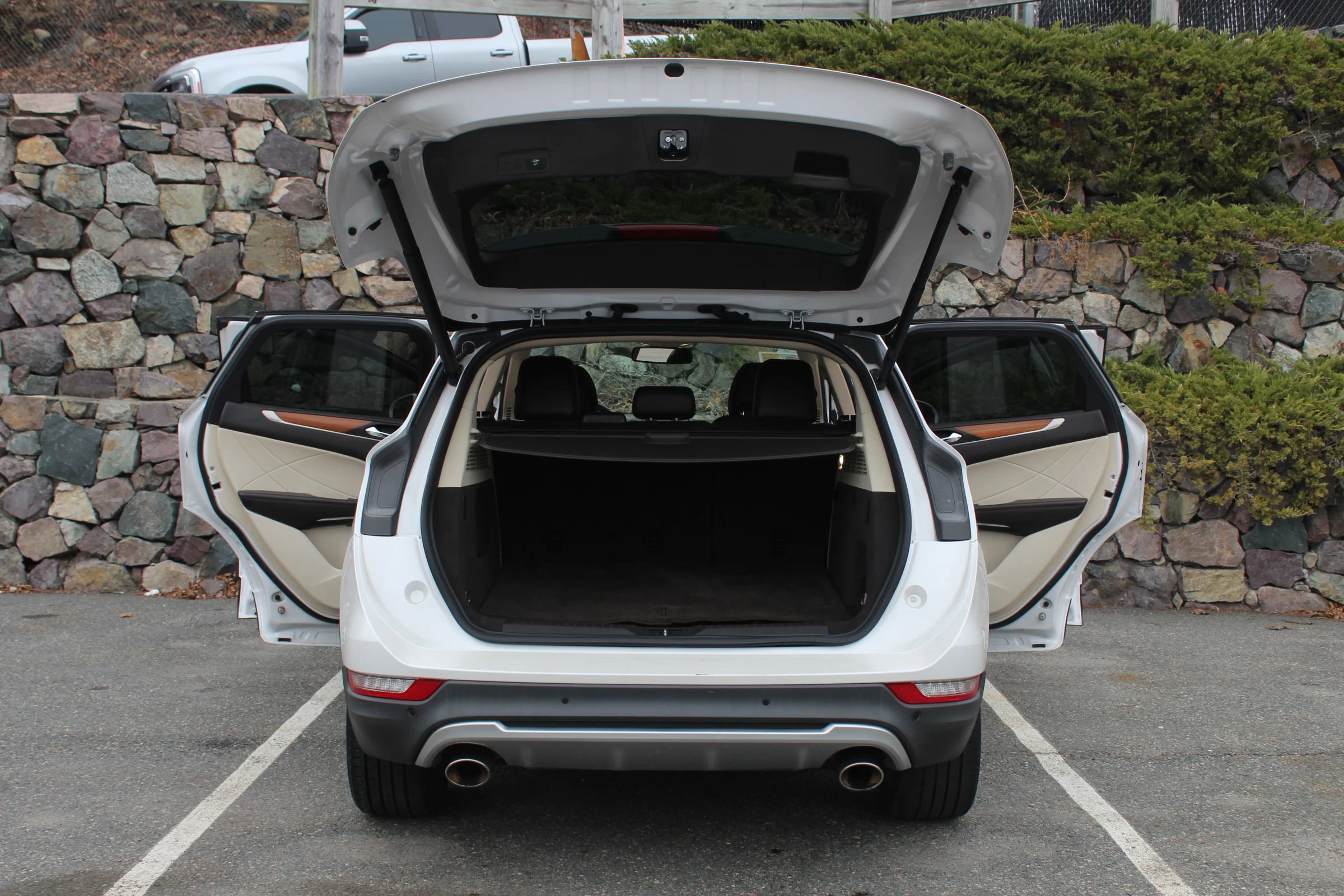 Used 2015 Lincoln MKC Sport Utility 4D w/ Equipment Group 102A Reserve image 10