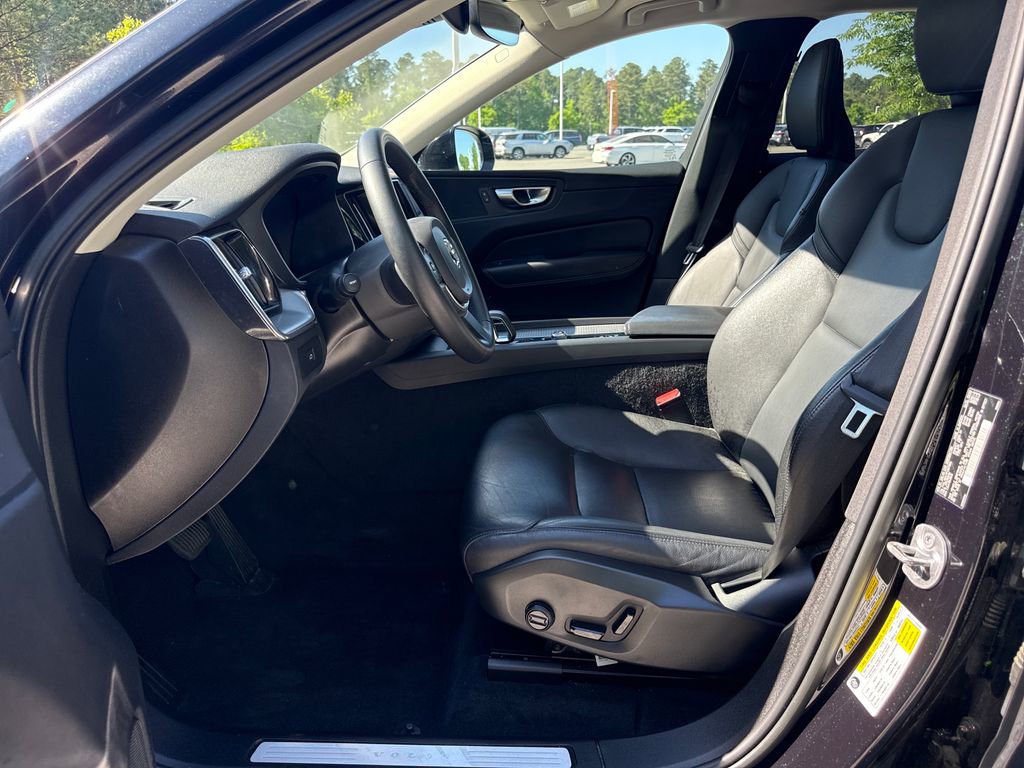Used 2023 Volvo XC60 B5 Core FWD image 12