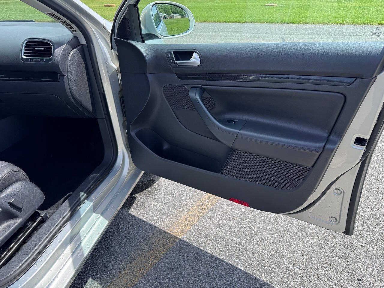 Used 2012 Volkswagen Jetta TDI FWD image 16