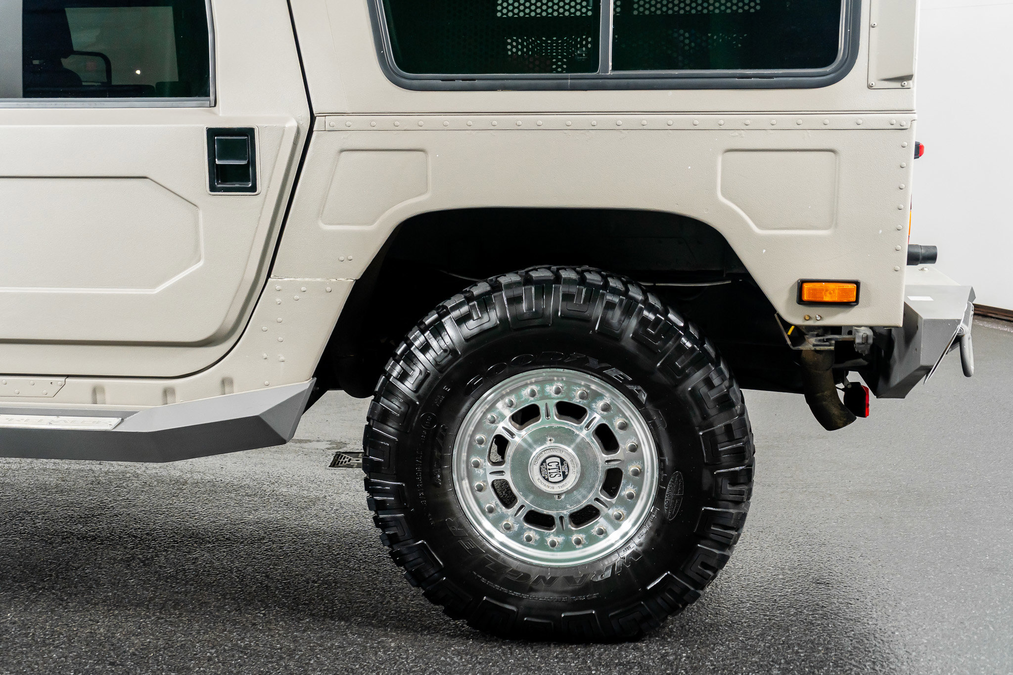 Used 2003 HUMMER H1 4-Door Wagon image 15