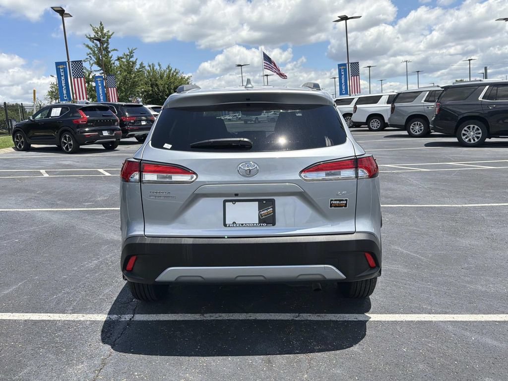 Used 2024 Toyota Corolla Cross LE FWD image 12
