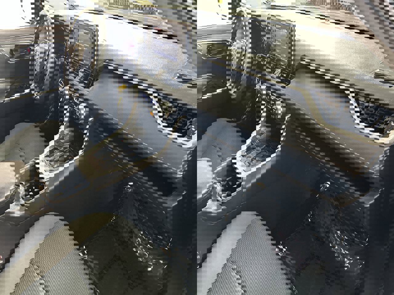 Used 2022 Toyota RAV4 LE image 27