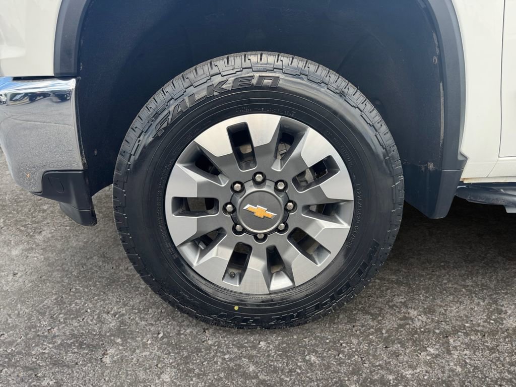 Used 2022 Chevrolet Silverado 2500 LT w/ Convenience Package image 8