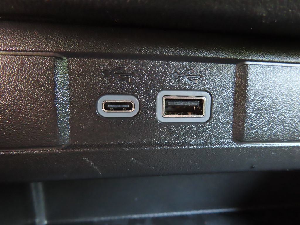 Used 2024 Chevrolet Colorado Trail Boss w/ Technology Package AWD/4WD image 7