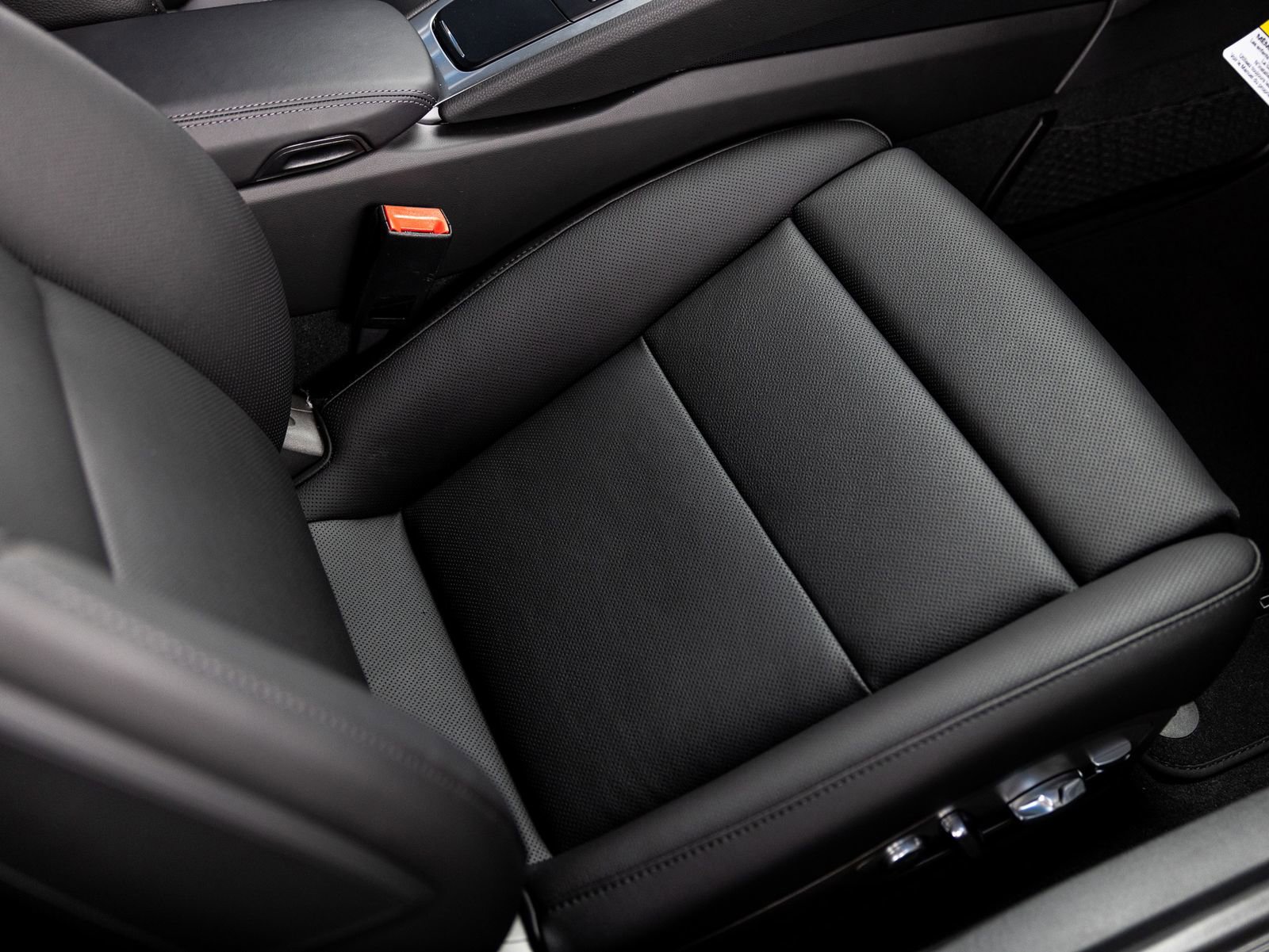 Certified 2025 Porsche 718 Cayman RWD image 30