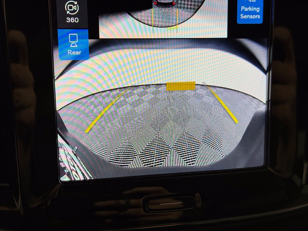 Certified 2025 Volvo XC40 B5 Plus AWD/4WD image 27