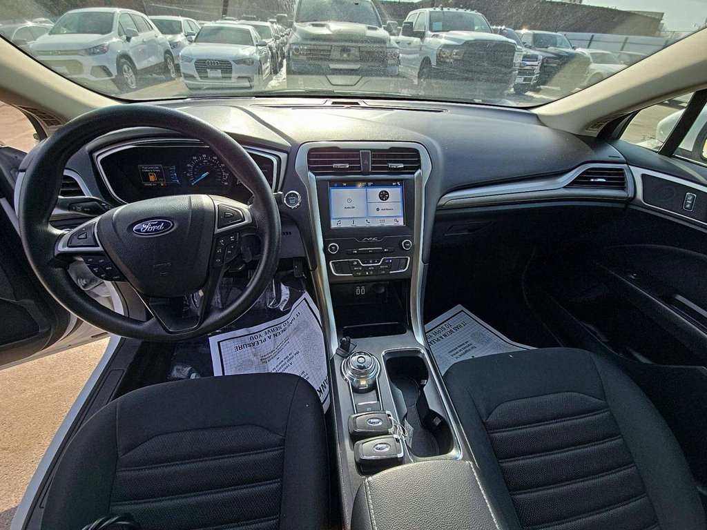 Used 2019 Ford Fusion SE image 4