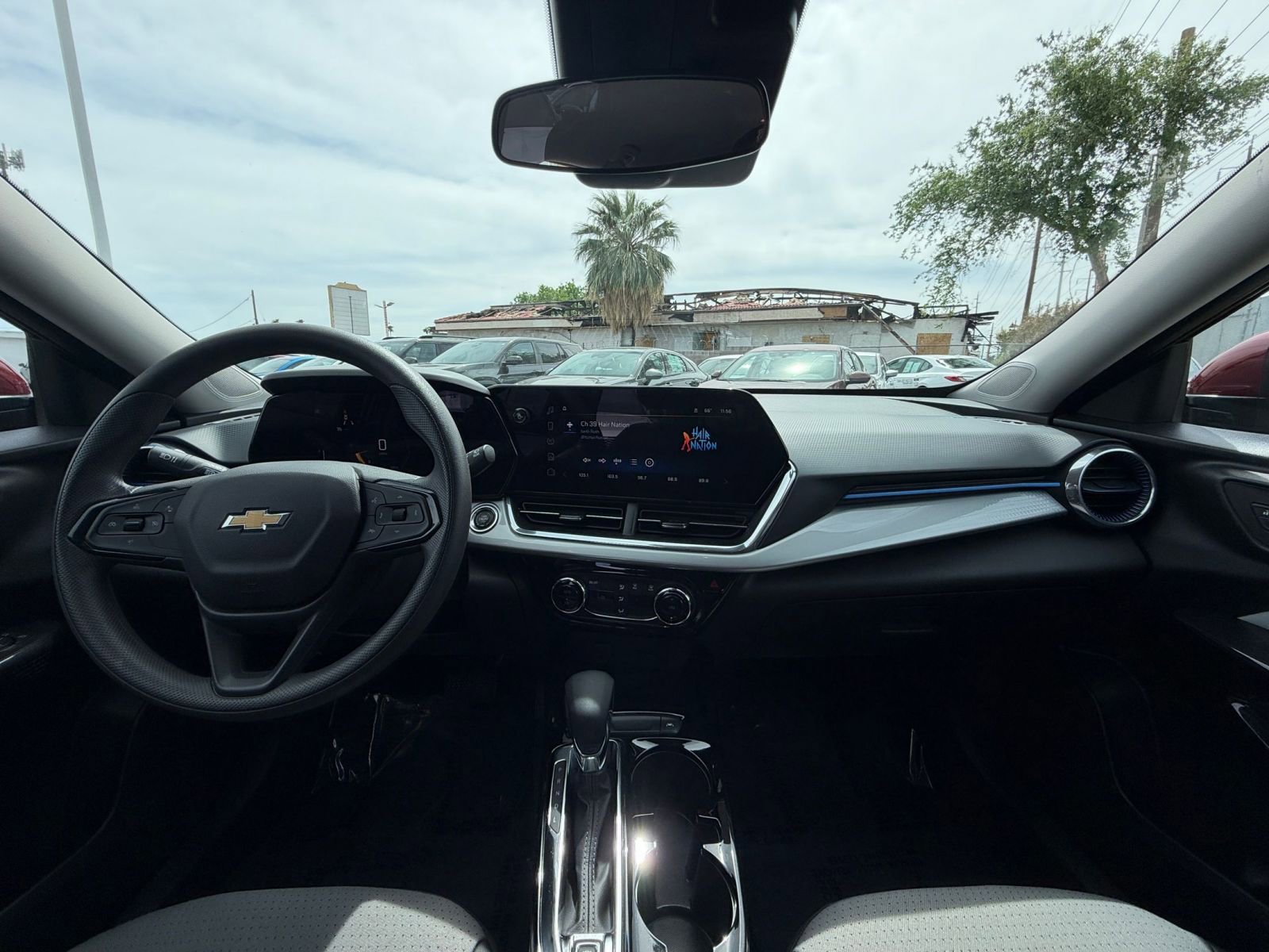 Used 2025 Chevrolet Trax LT FWD image 32