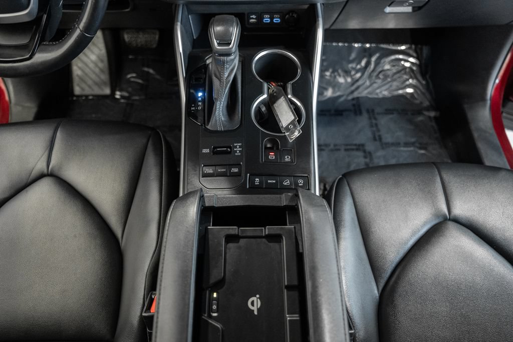 Used 2022 Toyota Highlander XLE AWD/4WD image 23
