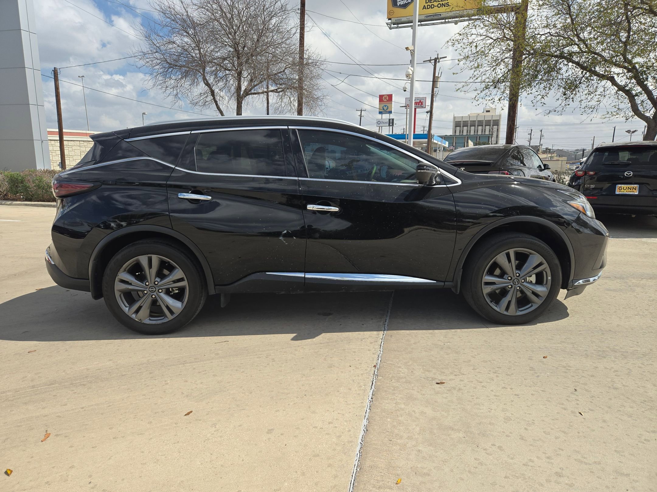 Used 2024 Nissan Murano Platinum w/ Cargo Package image 2