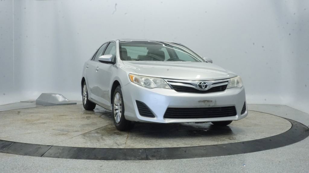 Used 2013 Toyota Camry LE image 14