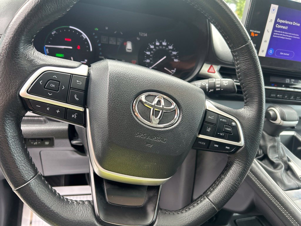 Used 2025 Toyota Sienna XLE AWD/4WD image 25