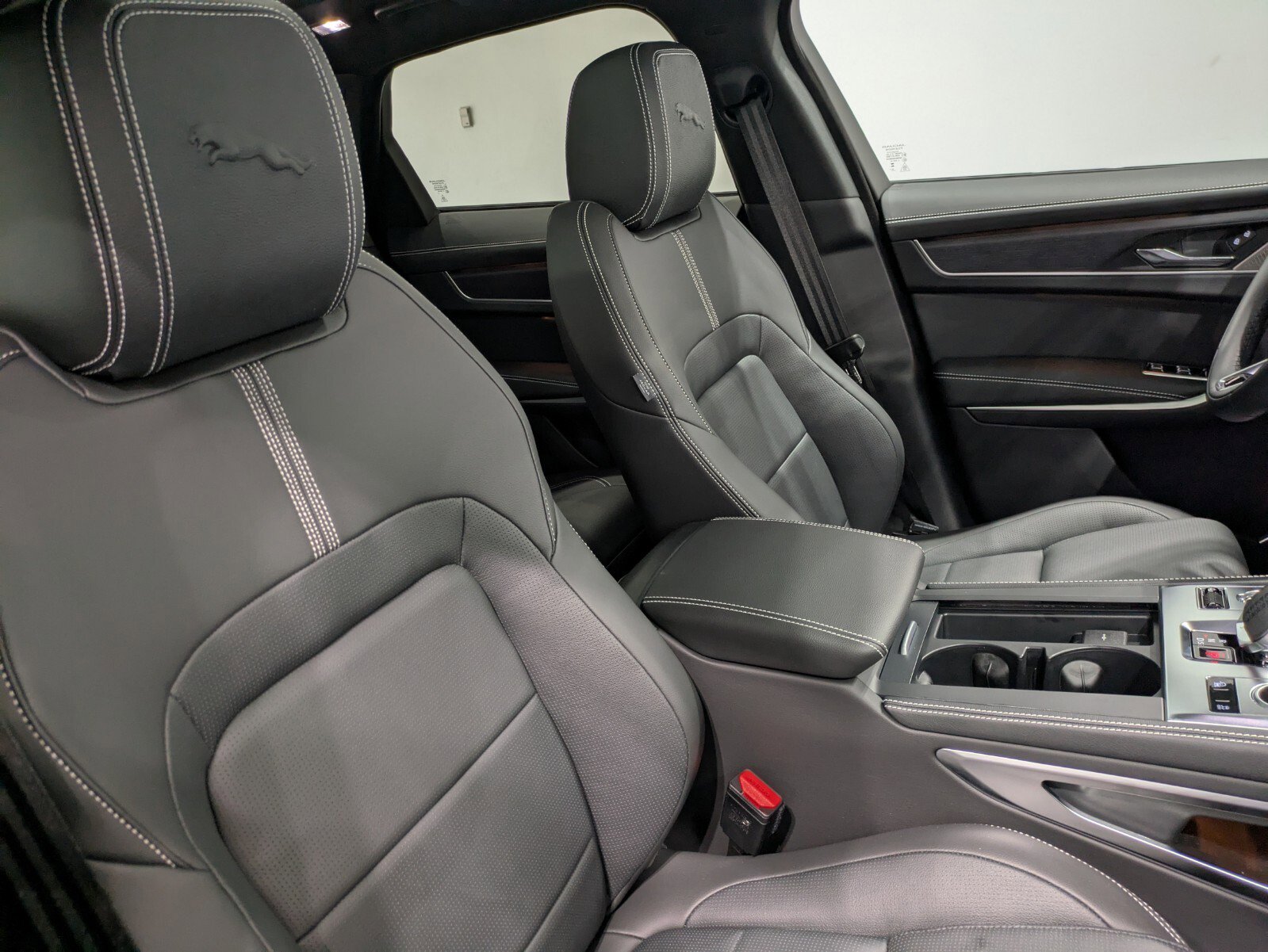 New 2026 Jaguar F-PACE R-Dynamic S image 24