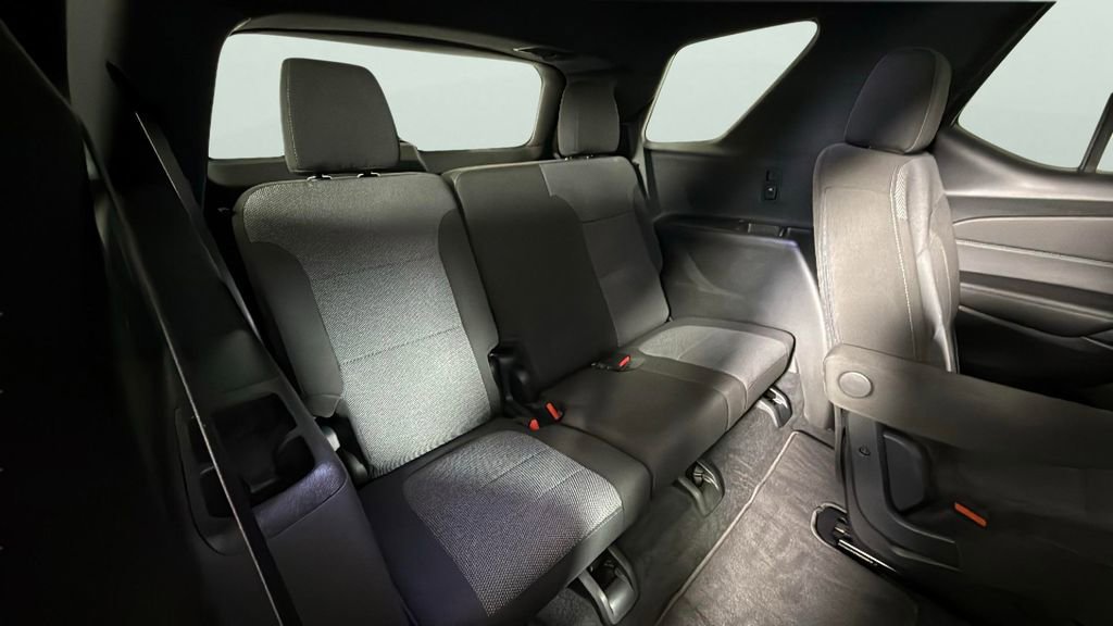 Used 2023 Chevrolet Traverse LT image 25