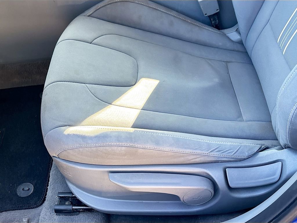 Used 2023 Hyundai Elantra SEL w/ Cargo Package image 18