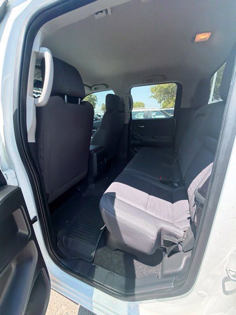 Used 2024 Nissan Frontier SV AWD/4WD image 8