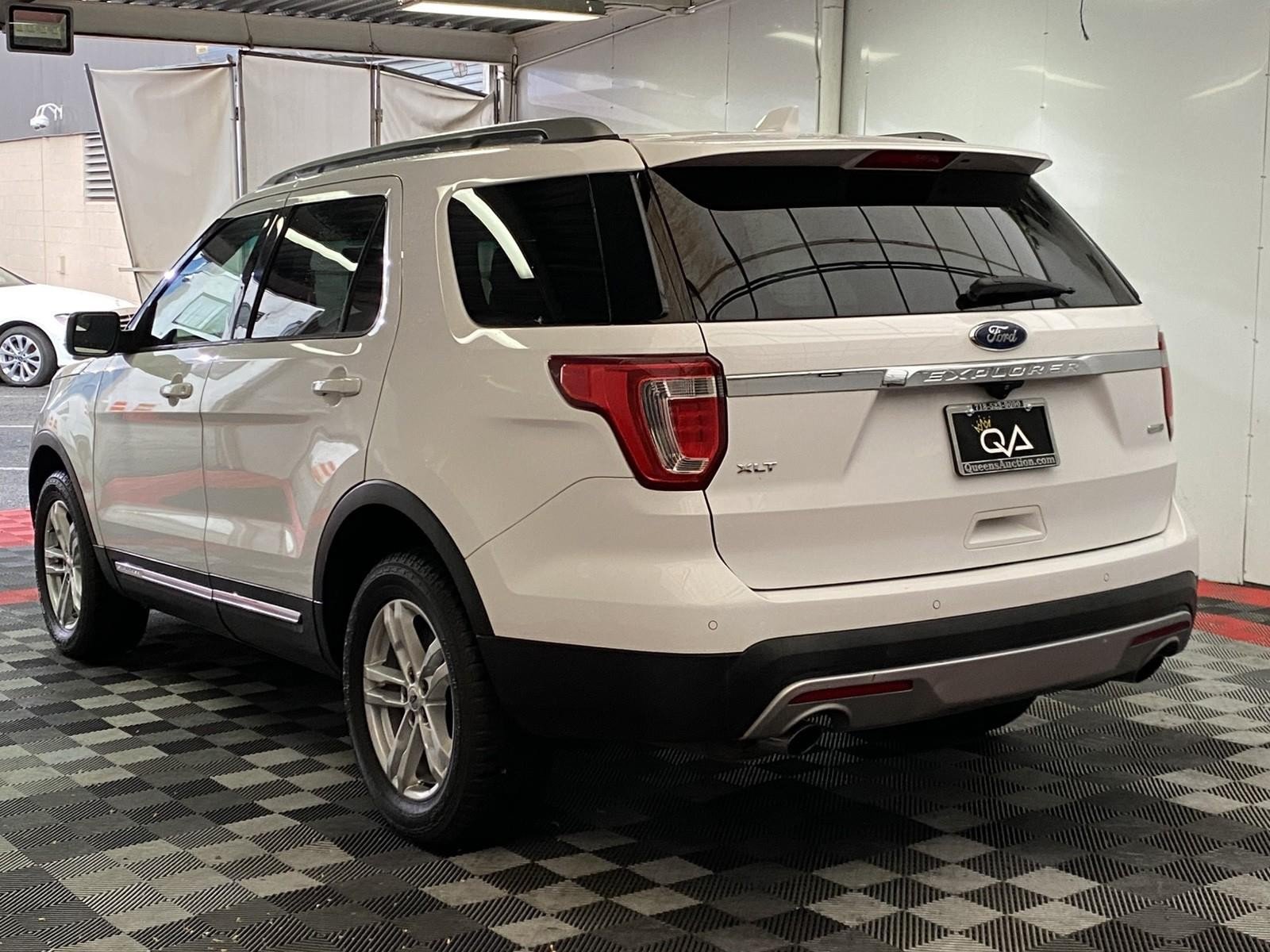 Used 2017 Ford Explorer XLT AWD/4WD image 4