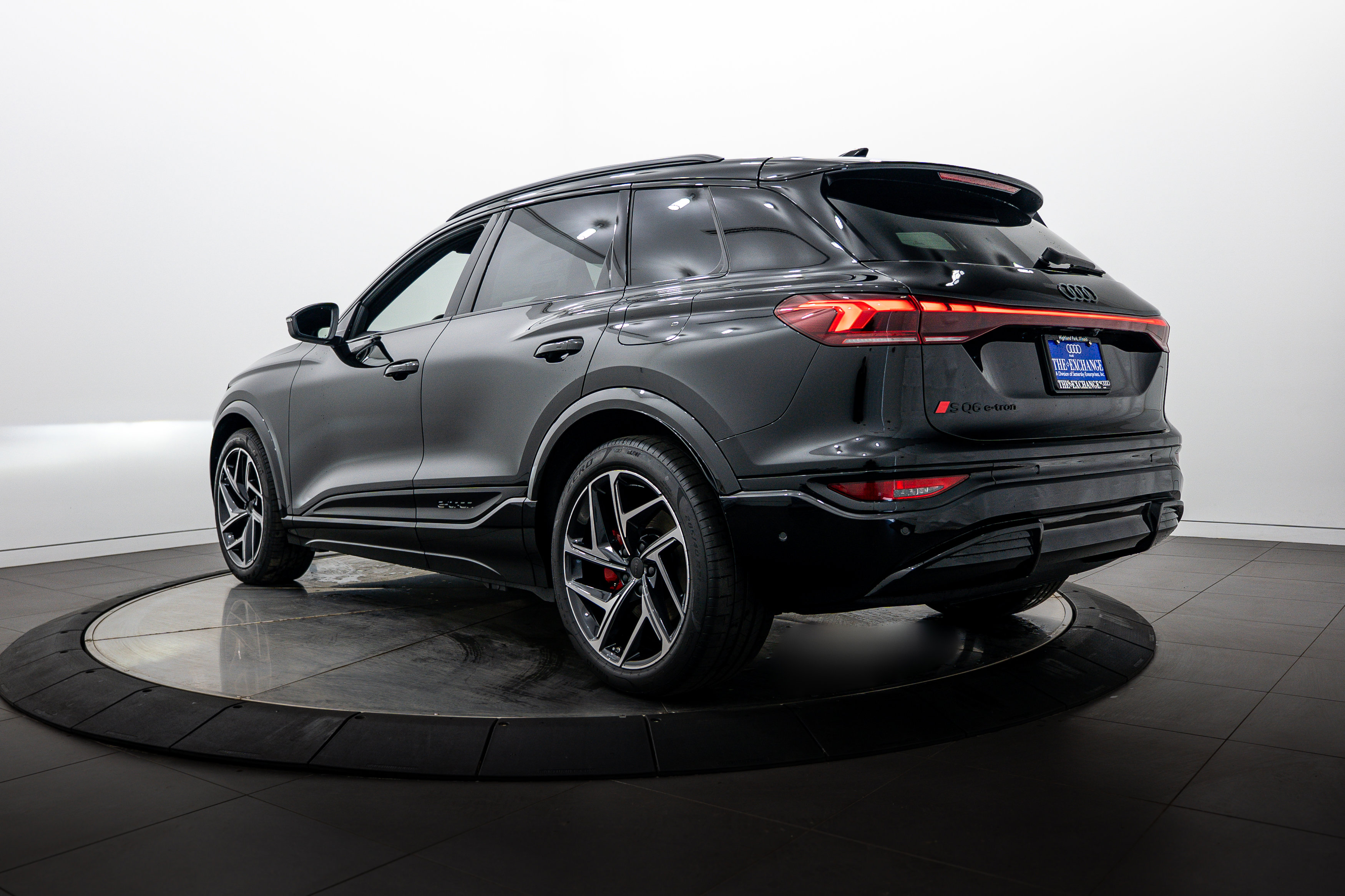 New 2027 Audi SQ6 e-tron Premium Plus AWD/4WD image 5