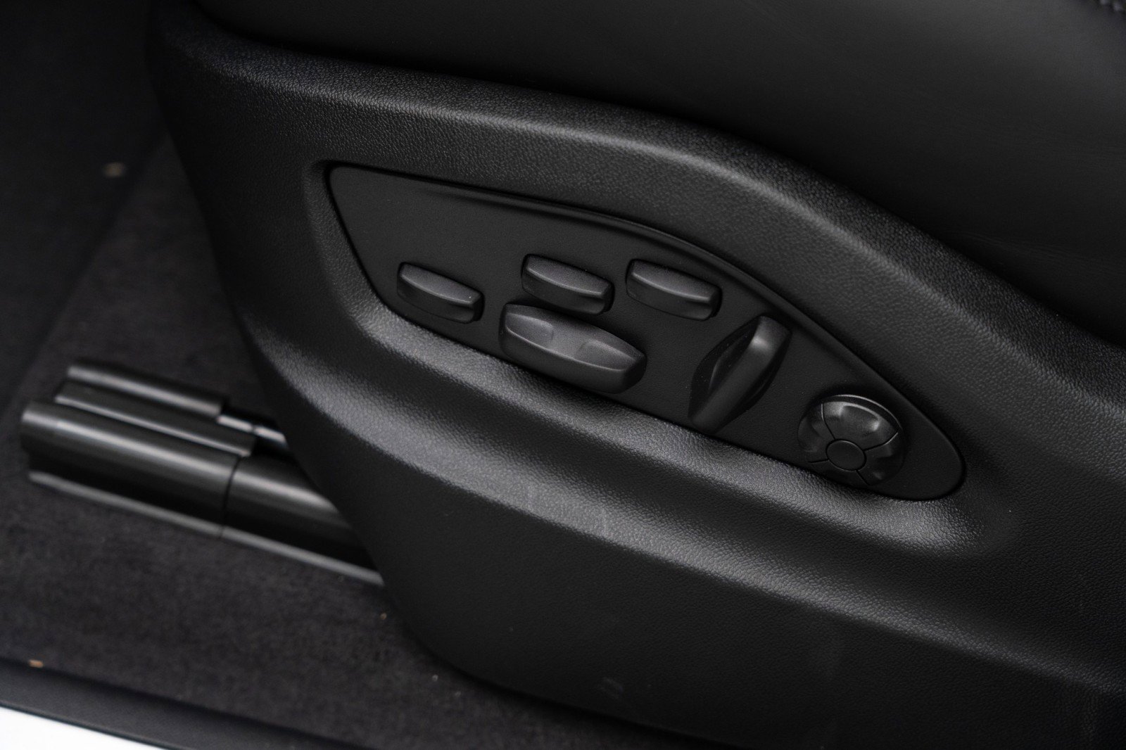 New 2025 Porsche Cayenne image 15