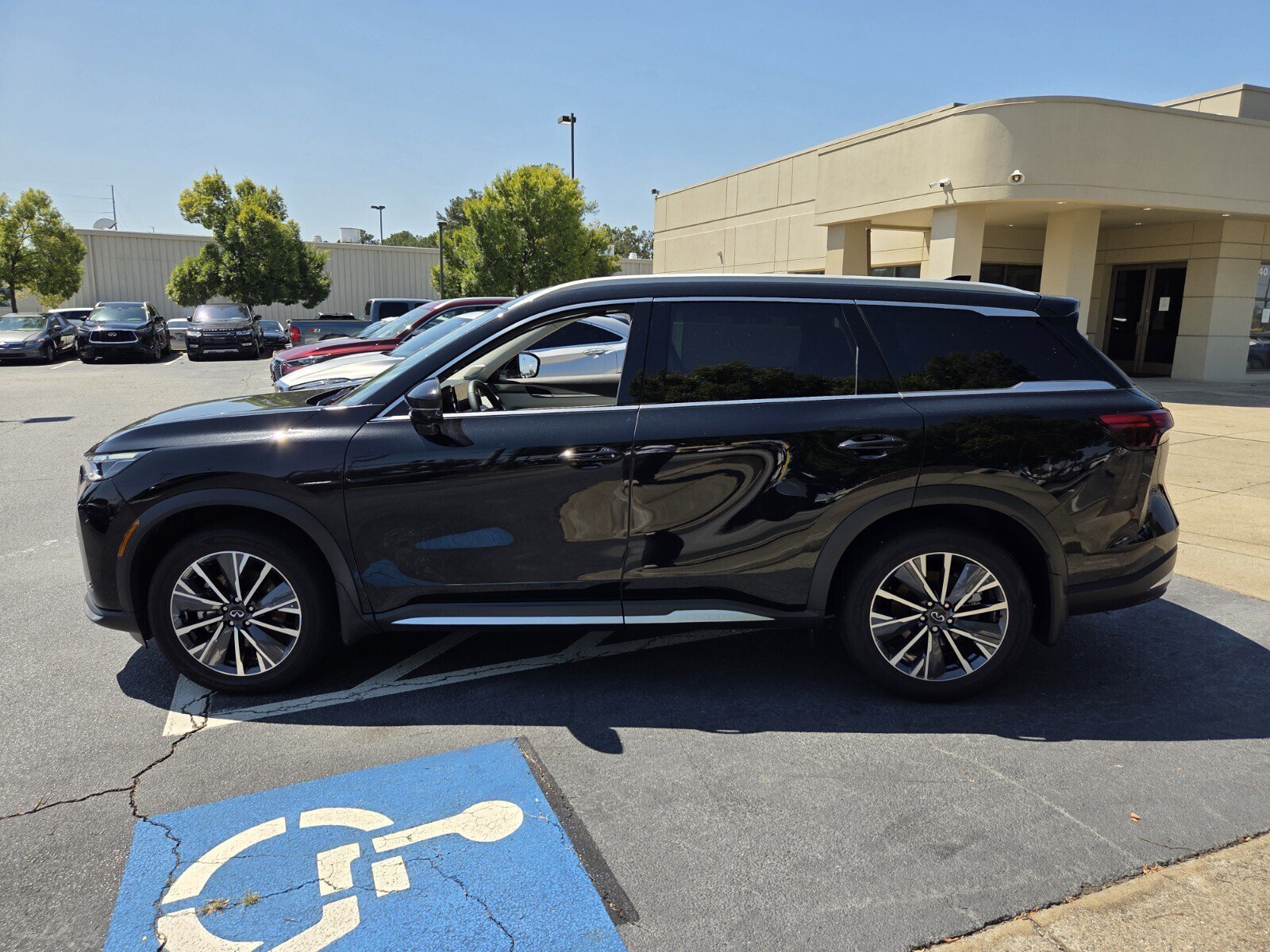 Used 2026 INFINITI QX60 Luxe w/ Cargo Package FWD image 9