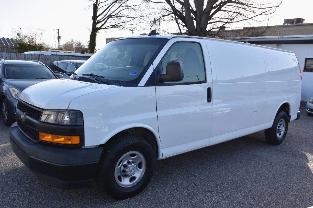 Used 2018 Chevrolet Express 2500 2500 3dr Extended Cargo Van image 2