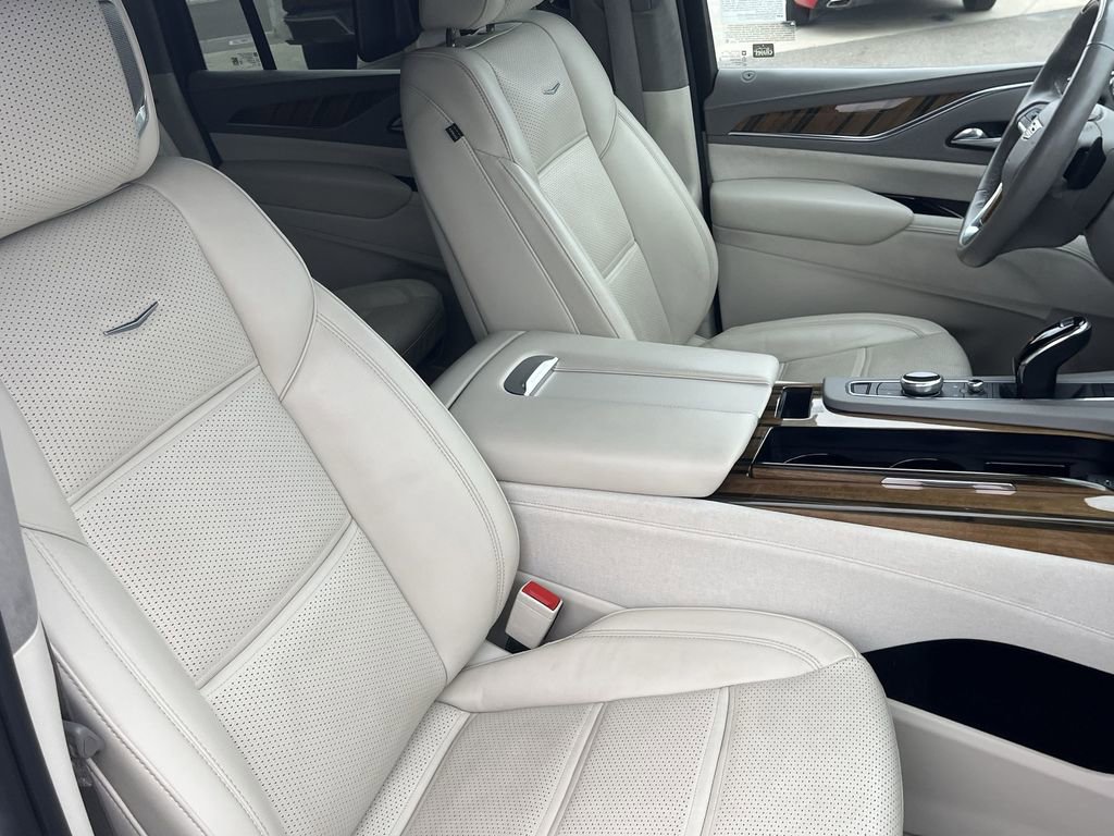 Used 2022 Cadillac Escalade ESV Premium Luxury Platinum w/ Heavy-Duty Trailer Package image 21