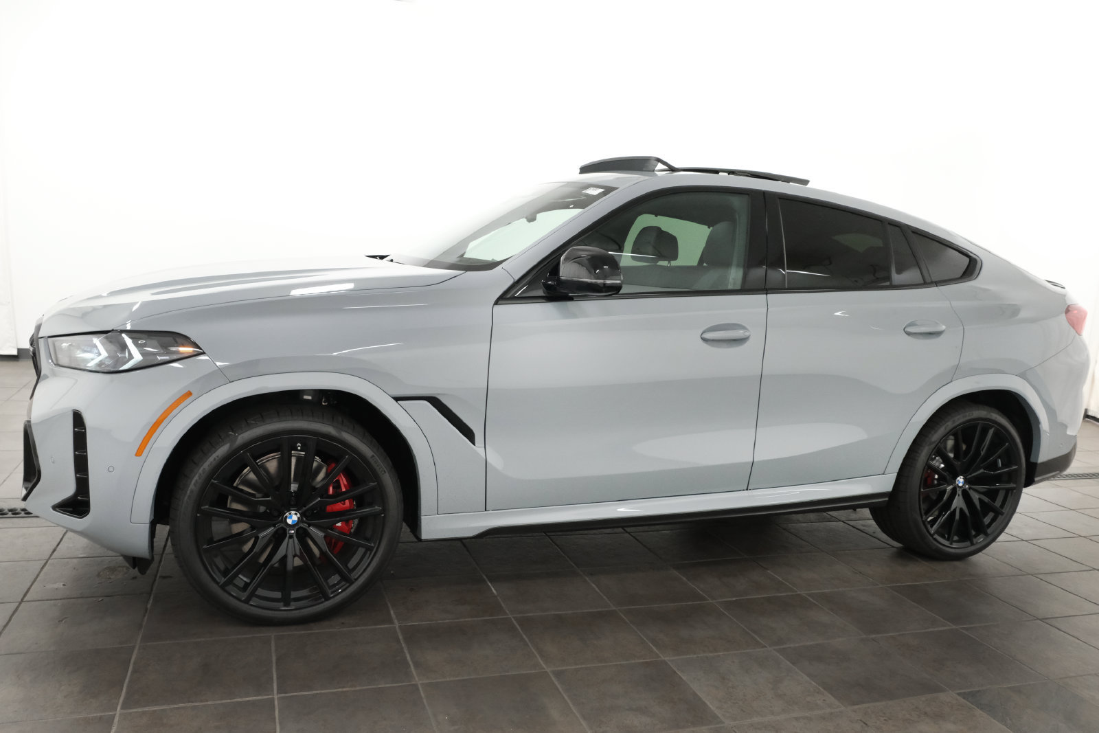 New 2027 BMW X6 M60i AWD/4WD image 2