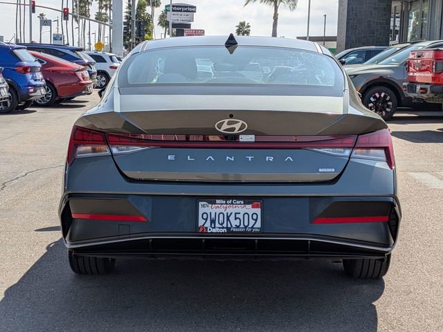 Used 2025 Hyundai Elantra Limited FWD image 3