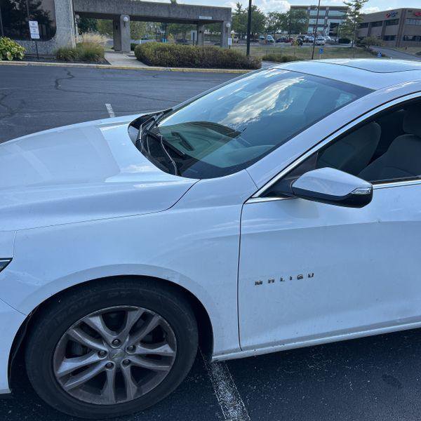 Used 2018 Chevrolet Malibu LT FWD image 2