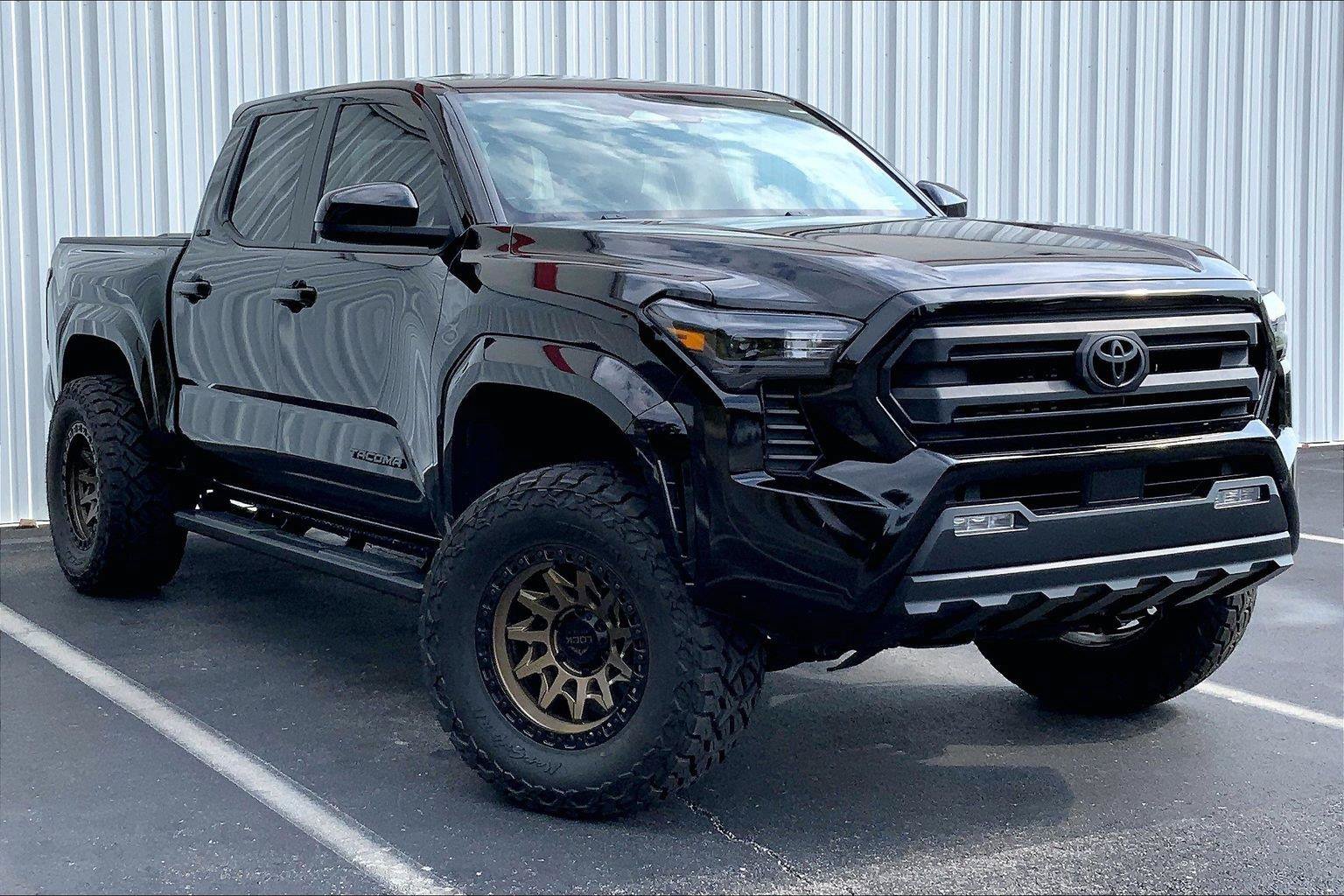 Used 2024 Toyota Tacoma SR5 AWD/4WD image 2