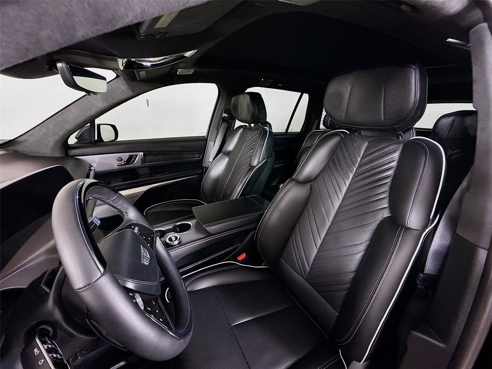 Used 2026 Cadillac Vistiq Platinum w/ LPO, Floor Liner Package image 2