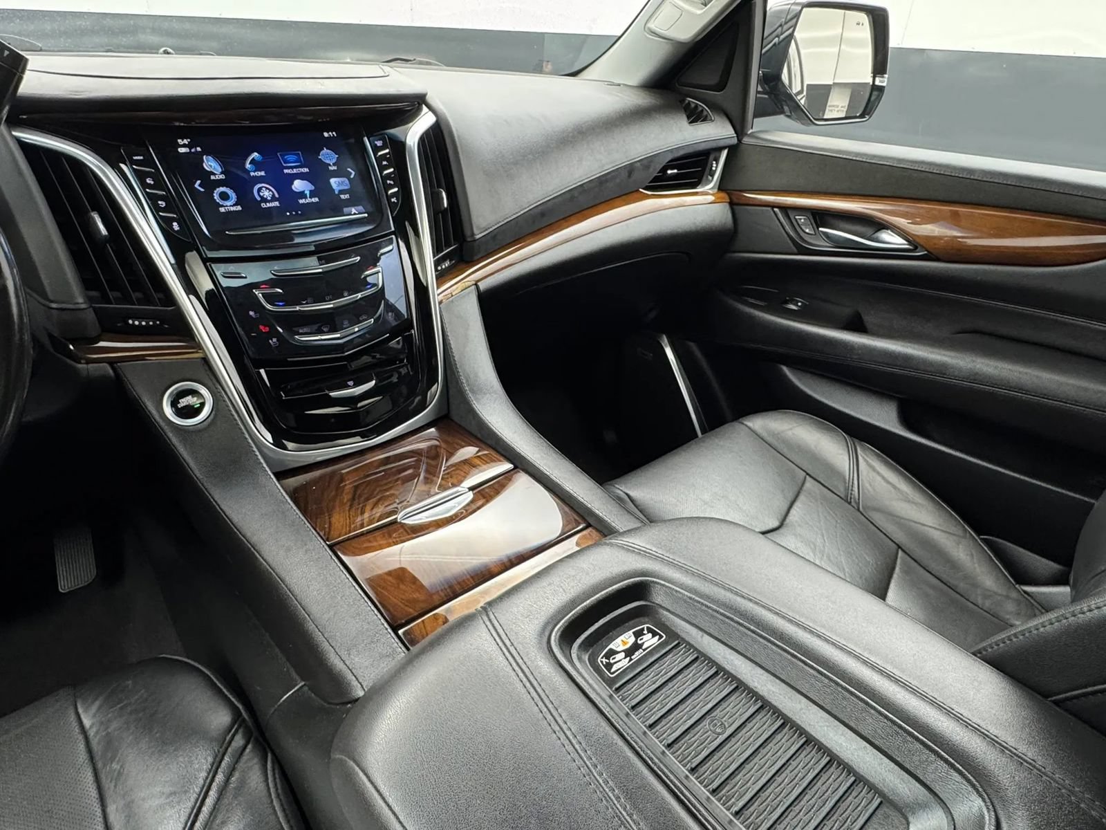 Used 2019 Cadillac Escalade Luxury AWD/4WD image 30